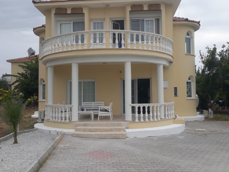 Beautiful 4+1 villa in Karşıyaka