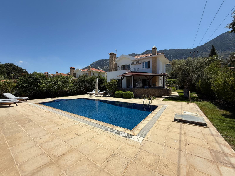 Özel Havuzlu, 4 Odalı Geniş Villa
