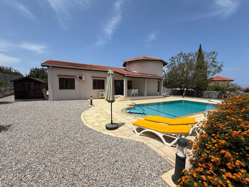 Beautiful 3-bedroom Bungalow with Private Pool