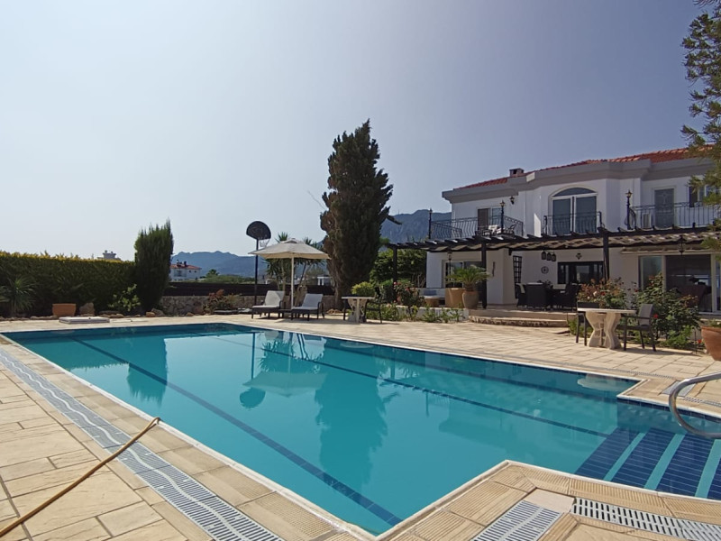 4 Yatak Odalı, Özel Havuzlu ve Muhteşem Manzaralı Villa