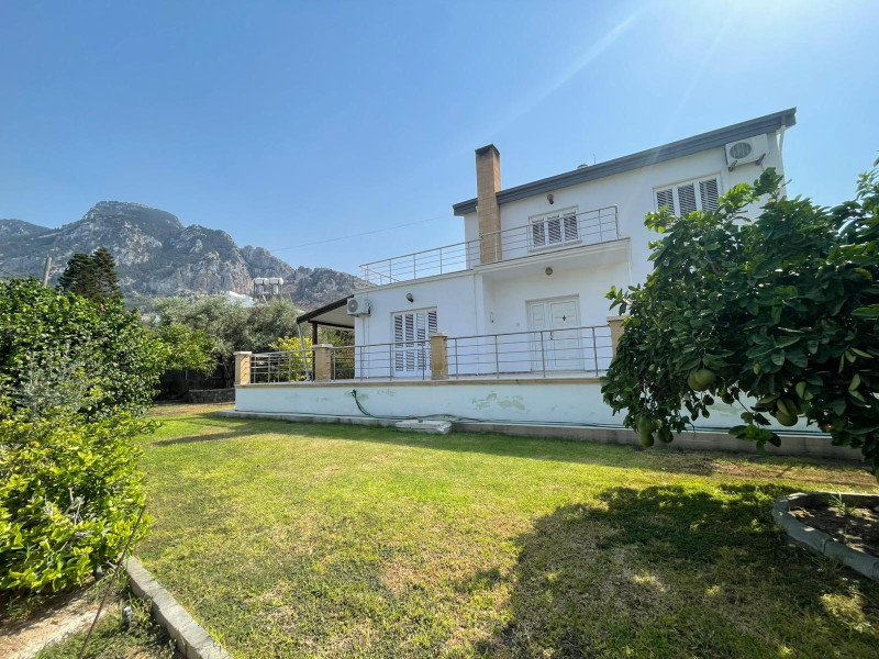 Deniz ve Dağ Manzaralı 3 Yatak Odalı Villa