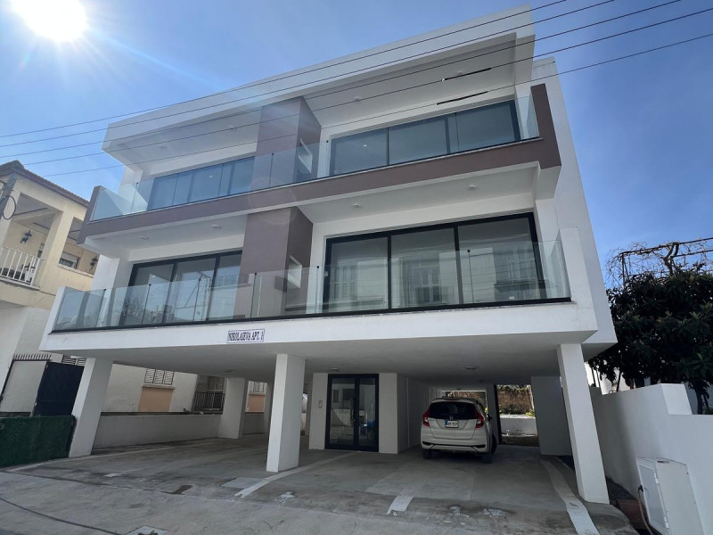 Girne Merkezinde Satılık Komple Bina,4 Adet 2+1 Daire