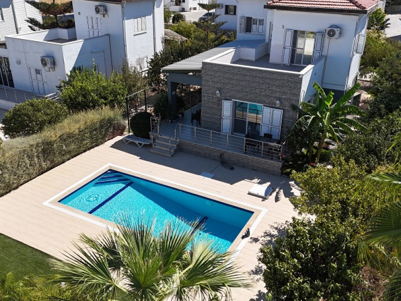 A beautiful 3+1 villa with sea and mountain views 