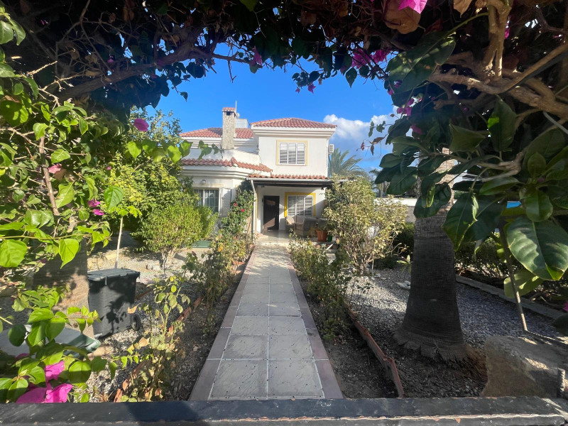 Edremit’te Özel Havuzlu güzel 3+1 villa