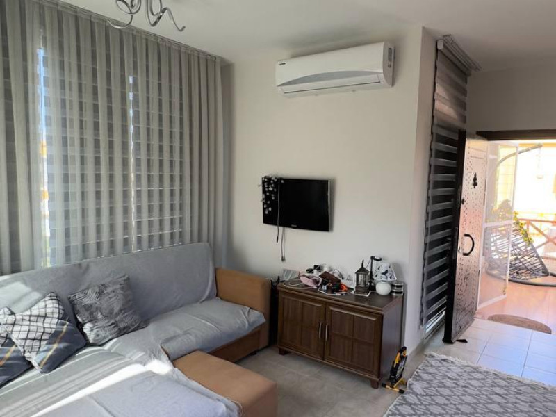 Alsancak’ta 1+1, guzal, orta havuzlu, modern bir daire.