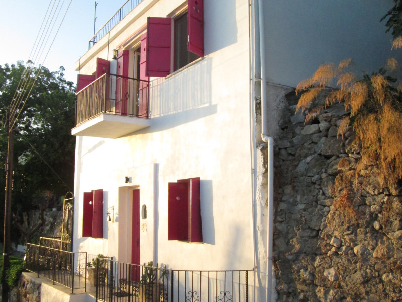 Baspınar’da Huzurlu Bir Konumda, Özenle Restore Edilmiş Köy Evi