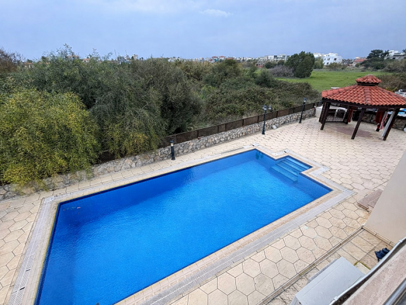 Sakin Konumda 3 Odalı Özel Havuzlu Kiralık Villa