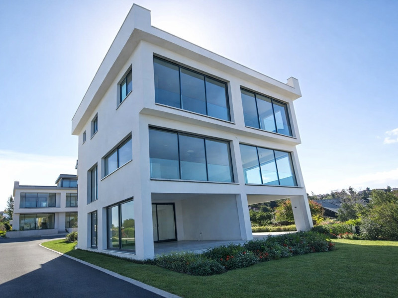 Stylish sea-view office on the main road in Karşıyaka.