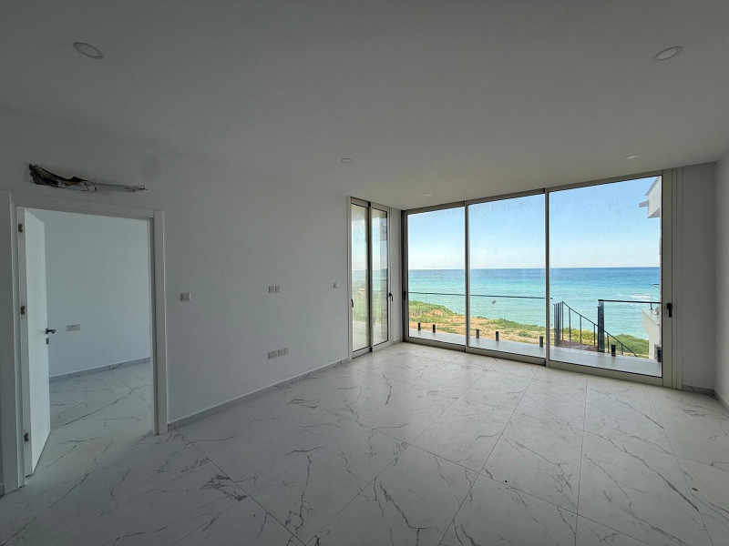 Magnificent 3+1 garden apartment right on the seafront.