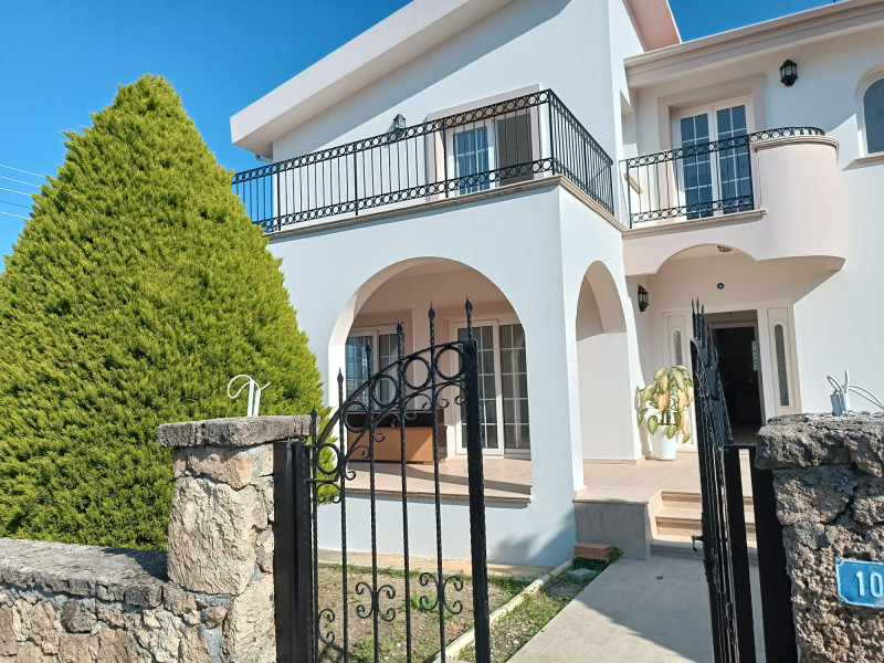 ALSANCAK'TA 3 YATAK ODALI İKİZ VİLLA