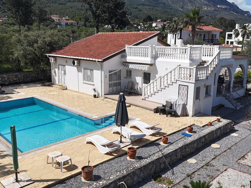 Özel Havuzlu ve Geniş Çatı Teraslı Bungalov