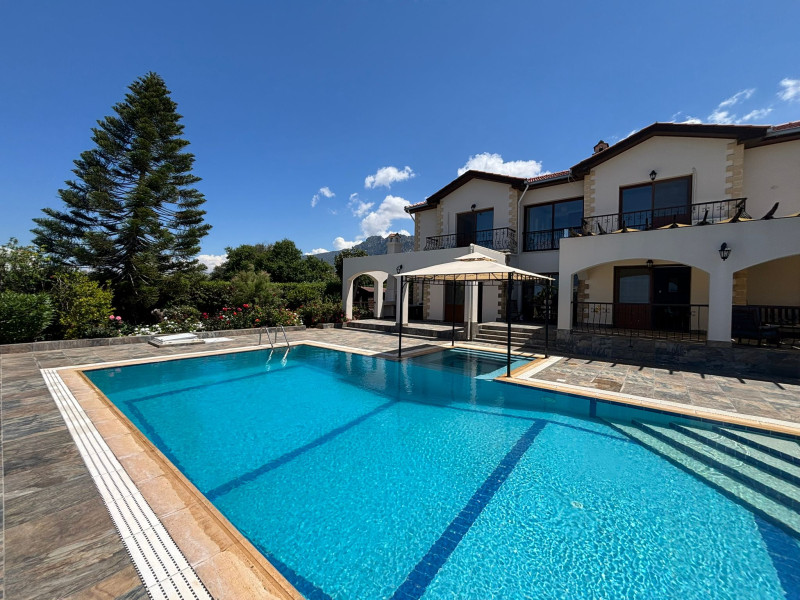 Spacious 4 Bedroom Villa with Private Pool in Peaceful Alsancak