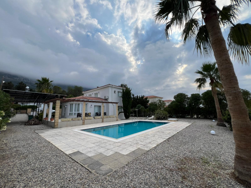 Özel Havuzlu, Ferah ve Kullanışlı 3 Yatak Odalı Villa