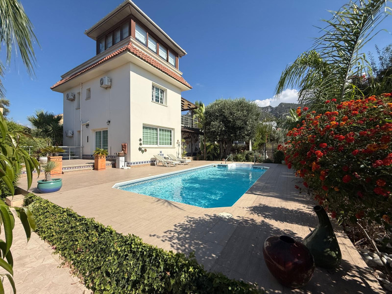 Bellapais'te Türk Koçanlı Özel Havuzlu 3 Yatak Odalı Villa