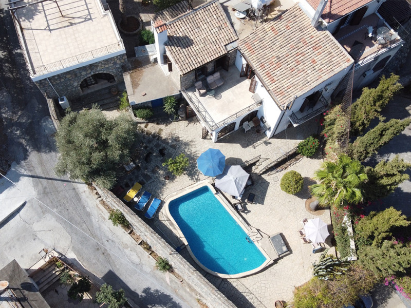 Özel Havuzlu ve Ayrı Misafir Evine Sahip Muhteşem Deniz Manzaralı Villa