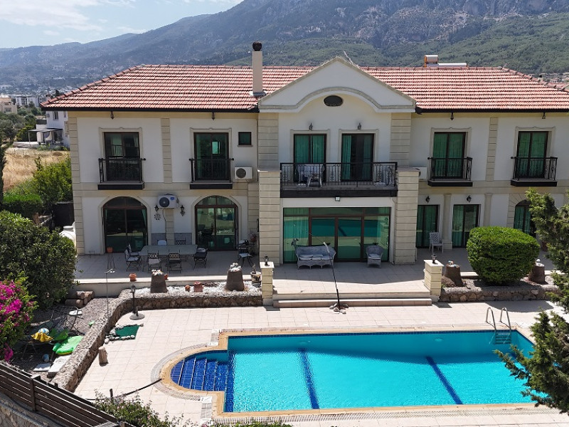 Spacious 4 Bedroom Villa with Private Pool Near the Lapta Coastal Walkway