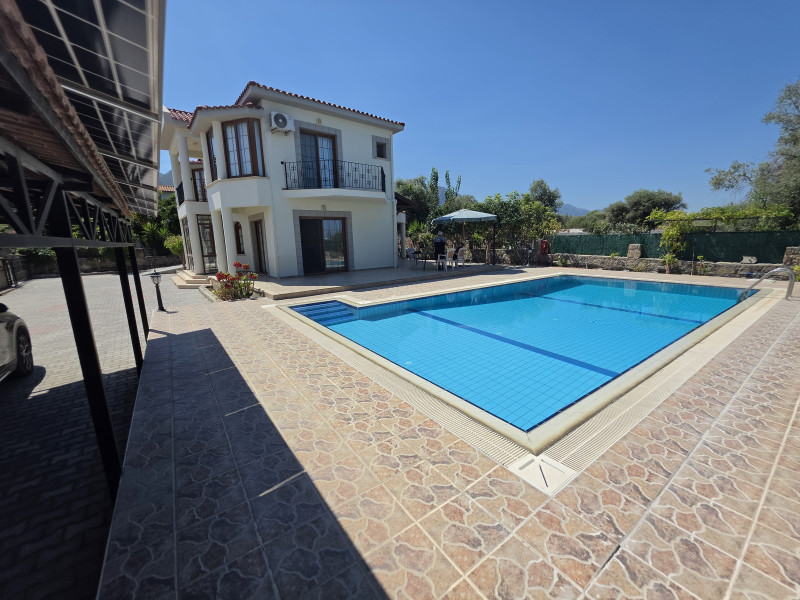 Zeytinlik’te Özel Havuzlu, Bahçeli 3+1 Villa SATLİK EV