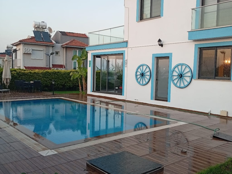 🏡✨ KARŞIYAKA’DA KİRALIK LÜKS VİLLA! ✨🏡
