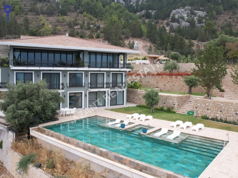 Spectacular Custom Designed Luxury Villa With Amazing Views